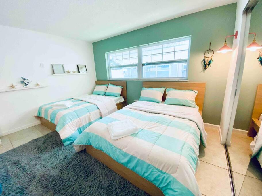 Island Vibes Beach House & 10 Min Walk To Beach 皮尔斯堡 外观 照片